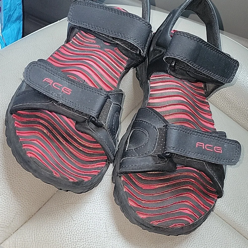 Nike ACG Santiam 4 Sandals Black Red Colorway Size 7 Hiking Sandals